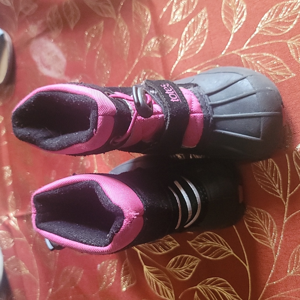 Totes size 5 in toddler girl snow boots